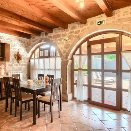 Beautiful Andoro With Pool In Villa Orsera