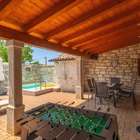 Beautiful Andoro With Pool In *
